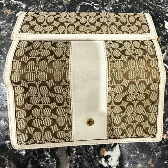 COACH Signature Wallet - Picture 9 of 9